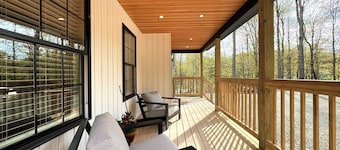 Luxury Retreat with Heated pool, sauna and jacuzzi