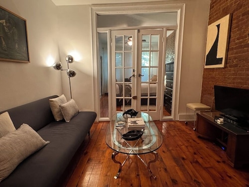 Stay with a local in Brownstone Brooklyn's Carroll Gardens
