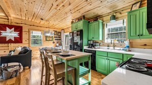 Coffee/tea maker, fridge, microwave, oven - Dollywood Escape | Hot Tub • Fire Pit • Arcade (Pigeon Forge)