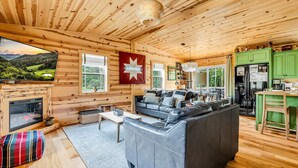 Smart TV, fireplace, DVD player - Dollywood Escape | Hot Tub • Fire Pit • Arcade (Pigeon Forge)