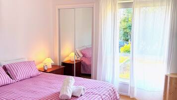 2 bedrooms, desk, iron/ironing board, free WiFi