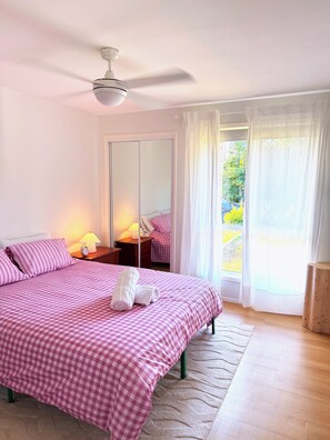 2 bedrooms, desk, iron/ironing board, free WiFi - Near Movie World & Wet'n'Wild | 2BR Home | Parking (Oxenford)