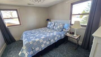 5 bedrooms, iron/ironing board, WiFi, bed sheets