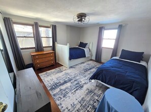 5 bedrooms, iron/ironing board, WiFi, bed sheets - Best Views of Webster Lake! Paddleboards + Swimming (North Webster)