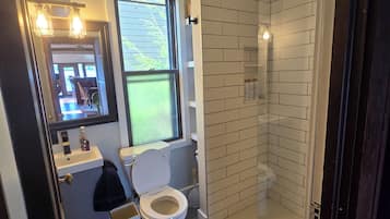Dusche, Haartrockner, Handtücher, Seife