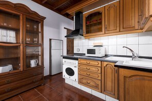 Microondas, horno, placa de cocina, cafetera/tetera