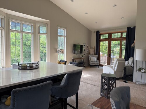 A+ Views & Location Just Minutes From Town w/ Heated Infinity Pool on 50+ Acres
