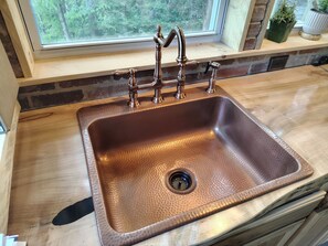 Interior - "Treedom", Treehouse with a Disc Golf Course, Hot Tub, Arcade, Firepit and Slide (Jonesborough)