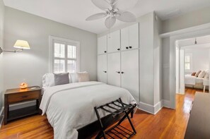 2 slaapkamers, een strijkplank/strijkijzer, wifi, beddengoed