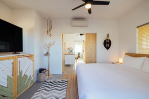 Bureau, fer et planche à repasser, Wi-Fi gratuit, draps fournis
