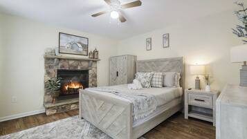 4 habitaciones, tabla de planchar con plancha, wifi y ropa de cama