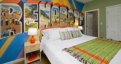 Stylish Retreat Close to Dining and Outlets, Minutes to Beach