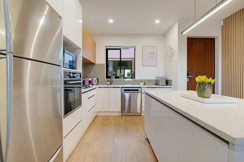 Spacious 4BR Family Haven with Air-con & Parking