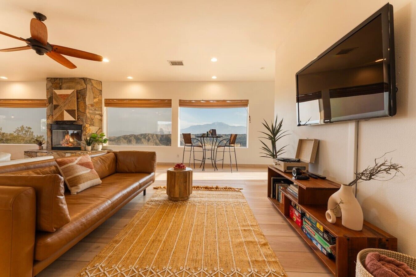 TV, fireplace, stereo