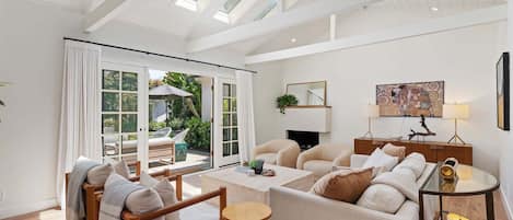 Smart TV, fireplace, offices