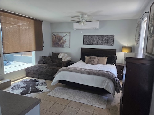 Cozy 1-bedroom studio in tranquil Lenoir City with AC
DOCK AND LAKE ACCESS