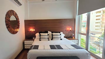 Habitación de lujo, 1 cama King size, hidromasaje, vista a la montaña | Sábanas italianas Frette y ropa de cama de alta calidad