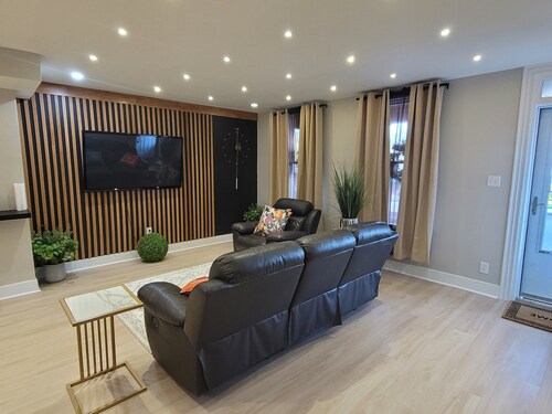 Spacious 4-bedroom house in serene Carlisle with AC
