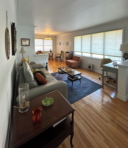 Private 3BR Main Floor Suite by Airport, Border, St. Clair College | sleeps 5