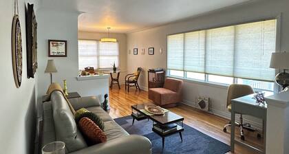 Private 3BR Main Floor Suite by Airport, Border, St. Clair College | sleeps 5