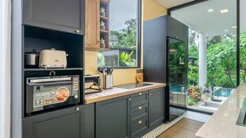 Villa Design - 3 sovrum - privat pool | Eget kök | MikrovÄgsugn, kaffe- och tebryggare, vattenkokare och brödrost