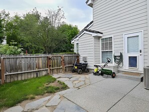 Property grounds - Spacious Family Friendly 4-bedroom house in Southern Oregon (Central Point)