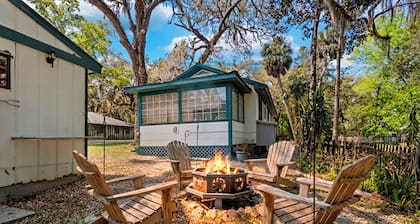 The Cozy Crackerjack is a vintage home in charming old Florida- a must see!