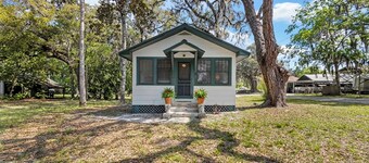 The Cozy Crackerjack is a vintage home in charming old Florida- a must see!
