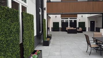 Apartamento Deluxe | Restaurante al aire libre