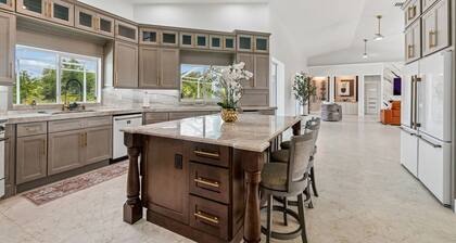 Spacious 4-bedroom house Waterfront