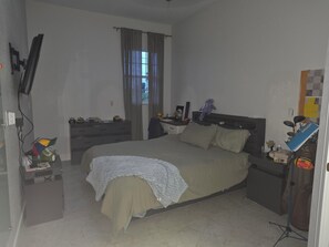 4 chambres, fer et planche à repasser, Wi-Fi, draps fournis