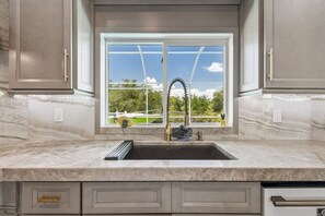 Interior - Spacious 4-bedroom house Waterfront (Punta Gorda)