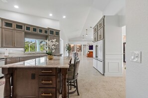Interior - Spacious 4-bedroom house Waterfront (Punta Gorda)