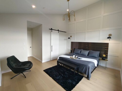 Luxury Home With Three Bedrooms and Living Room