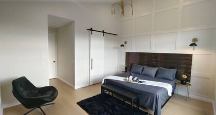 Luxury Home With Three Bedrooms and Living Room