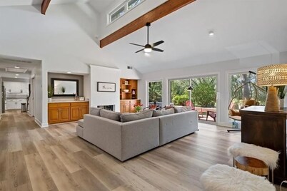 Fabulous 3-Bdrm Beach Home, Short Walk from Beach with Beautiful Golf Views