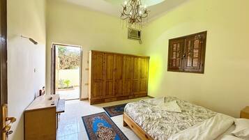 2 bedrooms, iron/ironing board, free WiFi