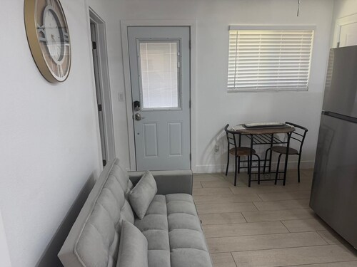 Cozy 1-bedroom house in pleasant Las Vegas with AC