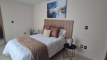 Iron/ironing board, WiFi, bed sheets