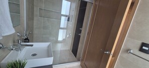 Hair dryer, towels, soap, toilet paper - Vrbo Property (Zacatecas)