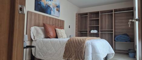 Iron/ironing board, WiFi, bed sheets