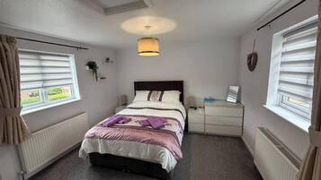 2 Schlafzimmer, Bügeleisen/Bügelbrett, WLAN, Bettwäsche