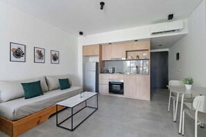 A modern living room with a sofa, coffee table, and artwork on the wall. - MOT Rentals + Black Ravignani 2A - 3 pax Loft Palermo Hollywood (Buenos Aires)