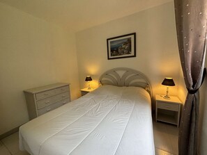 Room - Apartment with AC, terrace - 4 guests (Cavalaire-sur-Mer)