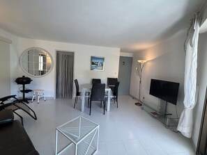 Interior - Apartment with AC, terrace - 4 guests (Cavalaire-sur-Mer)