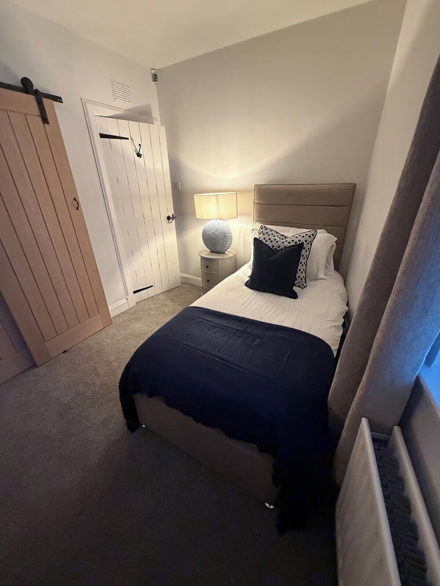 WiFi, bed sheets