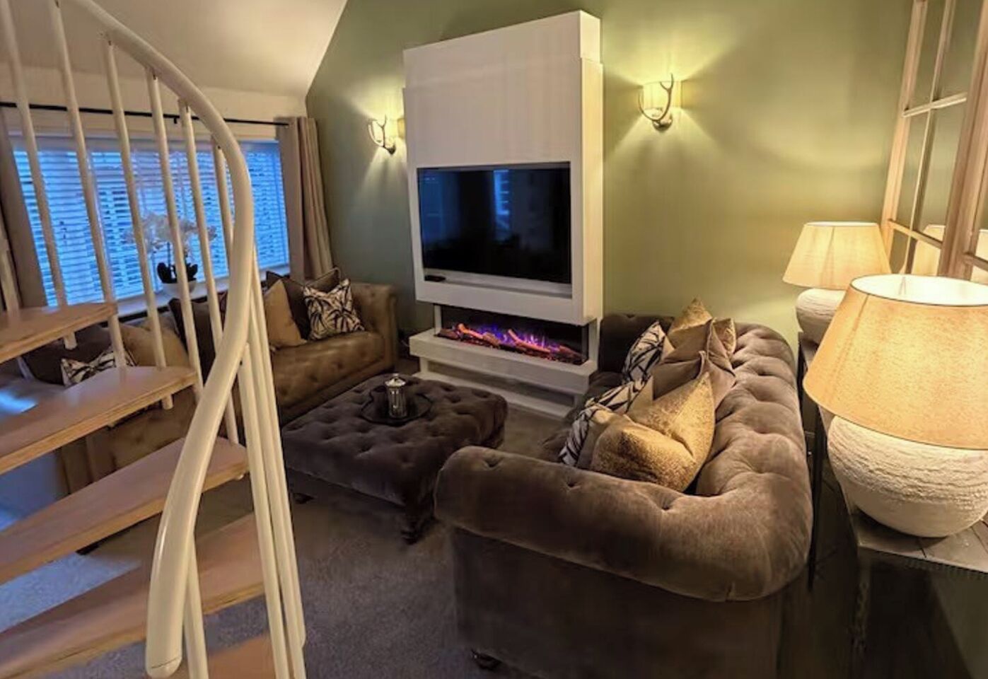 TV, fireplace