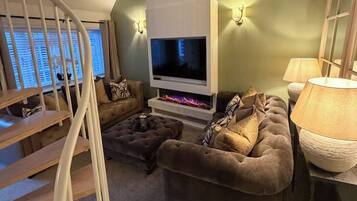 TV, fireplace