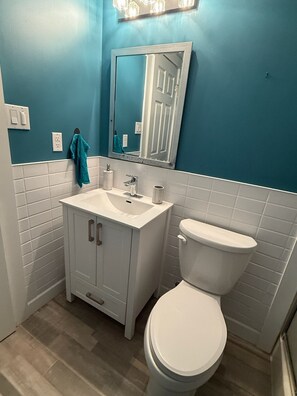 Hair dryer, towels, toilet paper - Discover Nova Scotia's tranquil South Shore from this charming private suite. (Bridgewater)