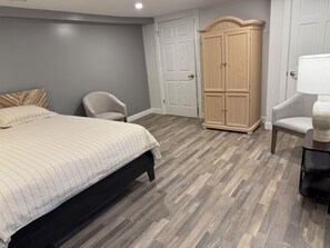 1 bedroom, WiFi, bed sheets - Discover Nova Scotia's tranquil South Shore from this charming private suite. (Bridgewater)